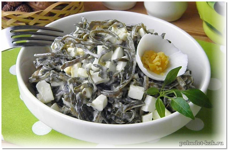 Салат с рыбой и морской капустой